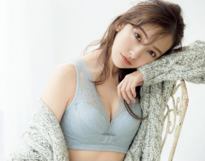板野友美 水着