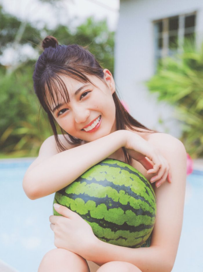 小坂菜緒 水着