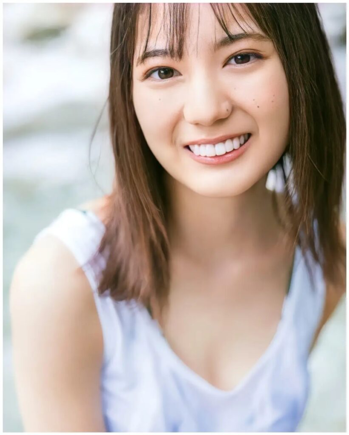 小坂菜緒 水着