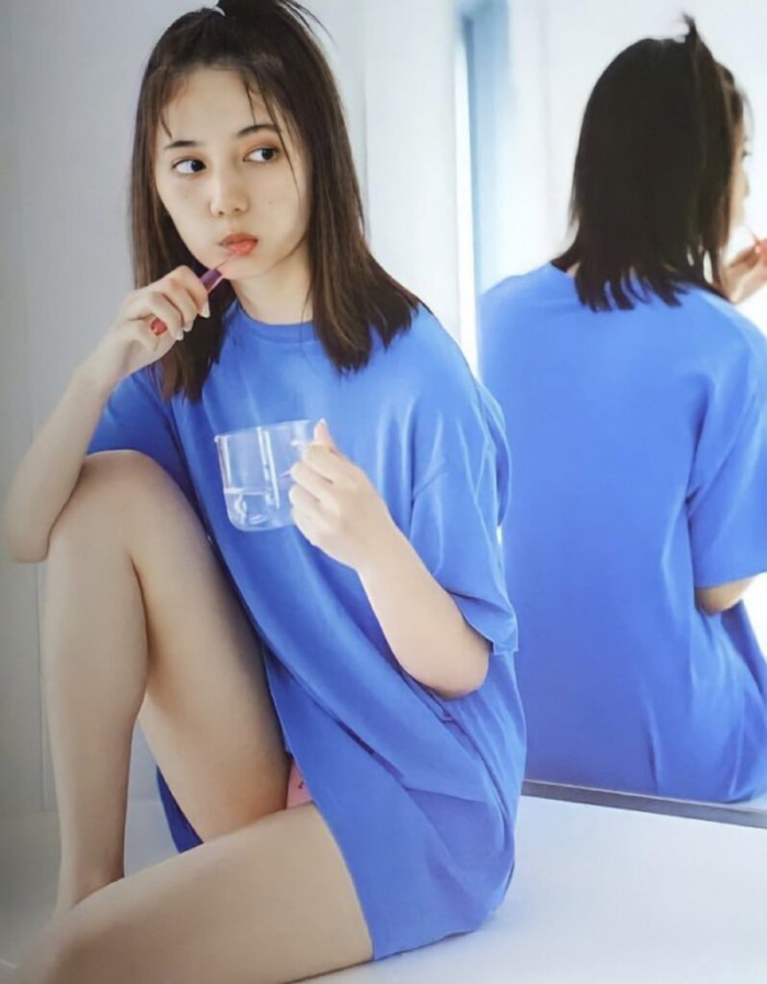 小坂菜緒 水着