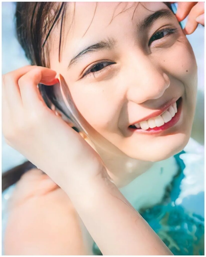 小坂菜緒 水着