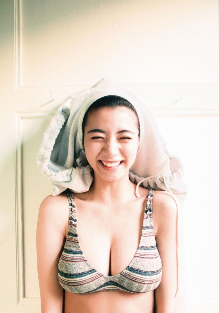 池田エライザ おっぱい
