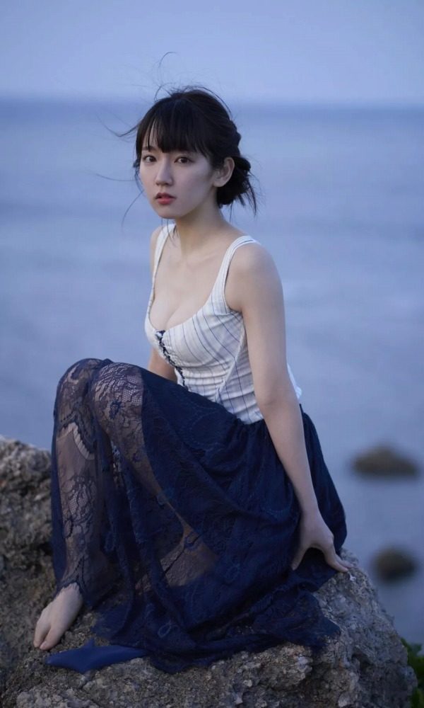 吉岡里帆 おっぱい