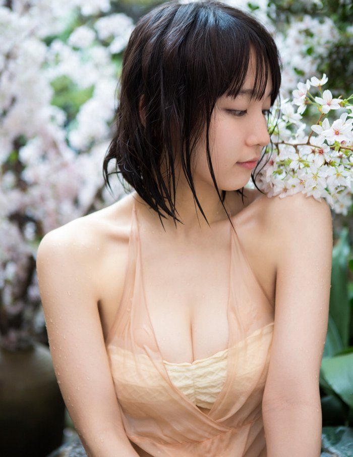 吉岡里帆 おっぱい