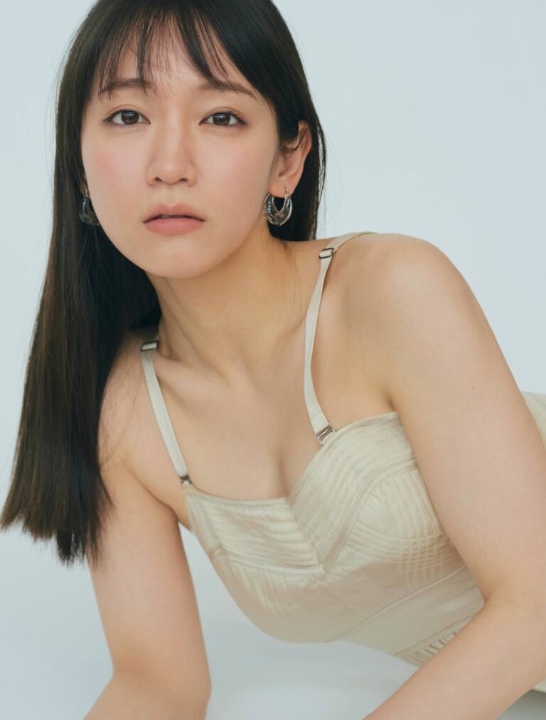 吉岡里帆 おっぱい