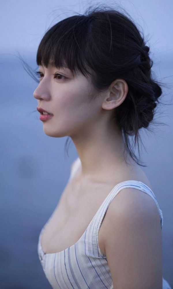吉岡里帆 おっぱい