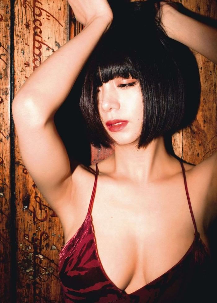 池田エライザ おっぱい