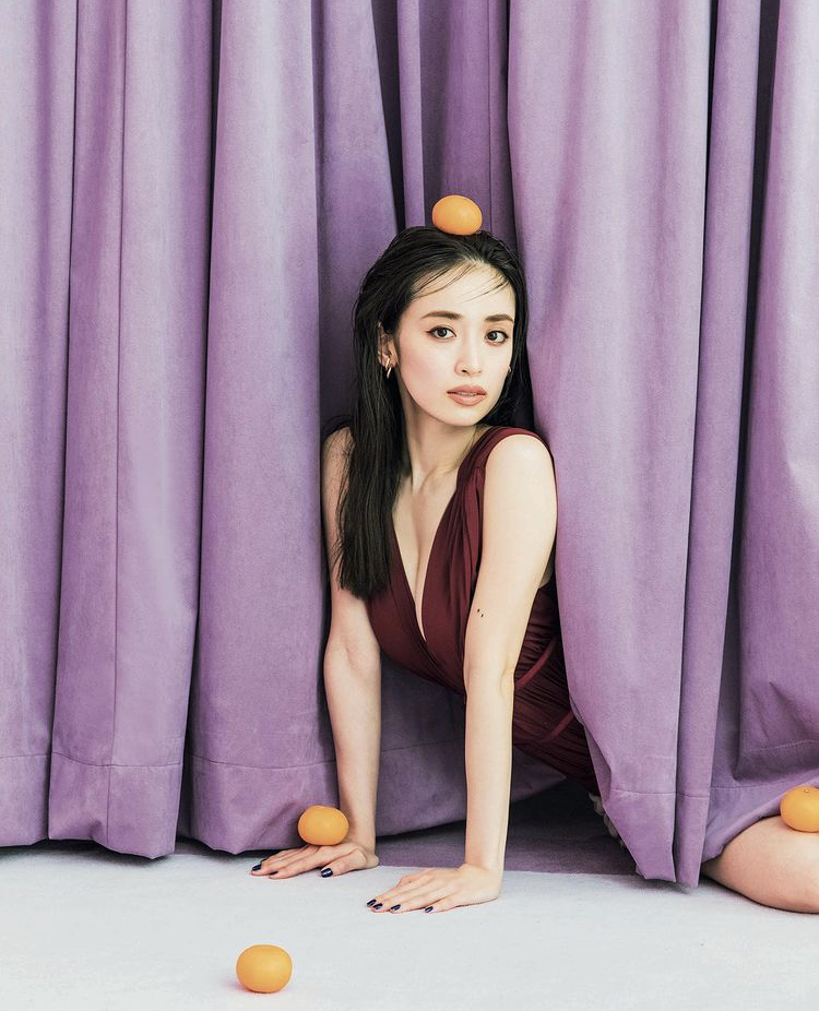 泉里香 おっぱい