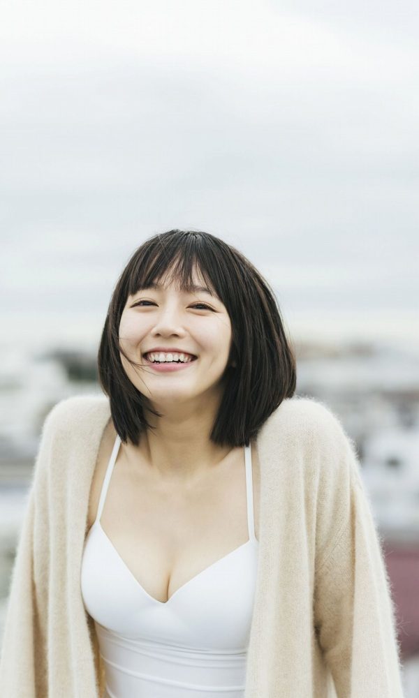 吉岡里帆 おっぱい