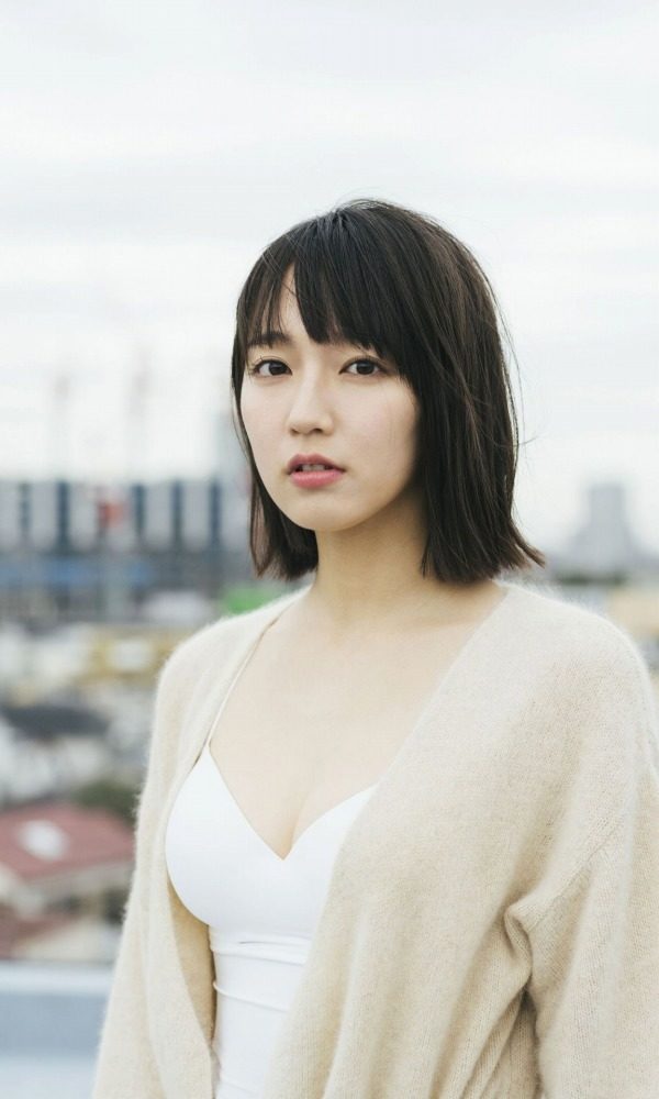 吉岡里帆 おっぱい