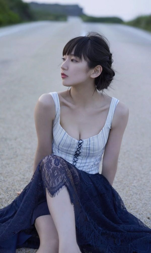 吉岡里帆 おっぱい