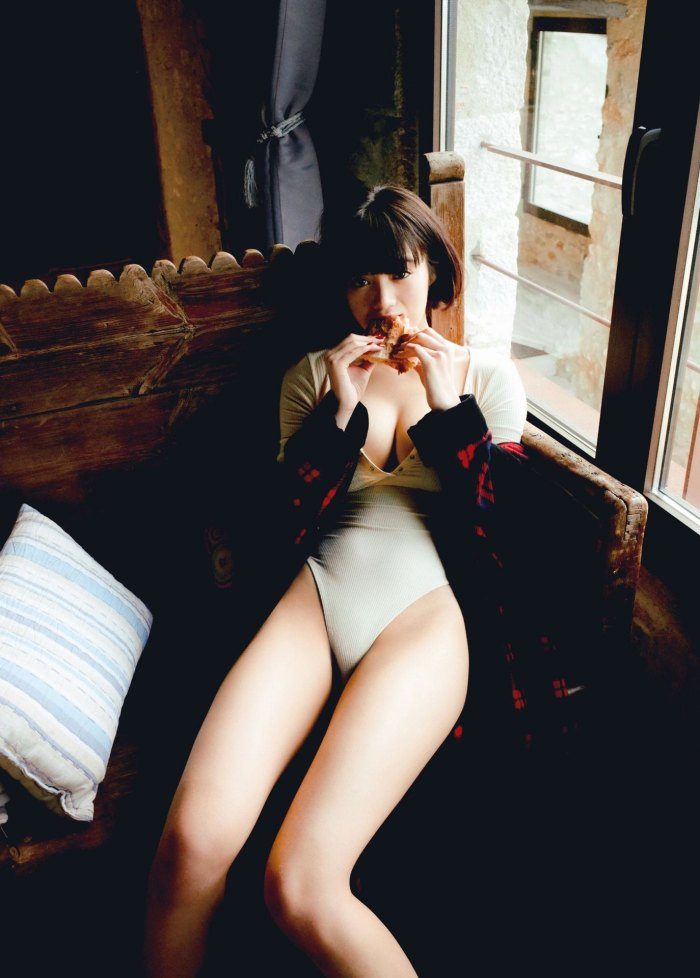 池田エライザ おっぱい