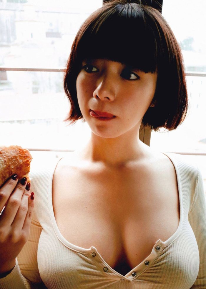 池田エライザ おっぱい